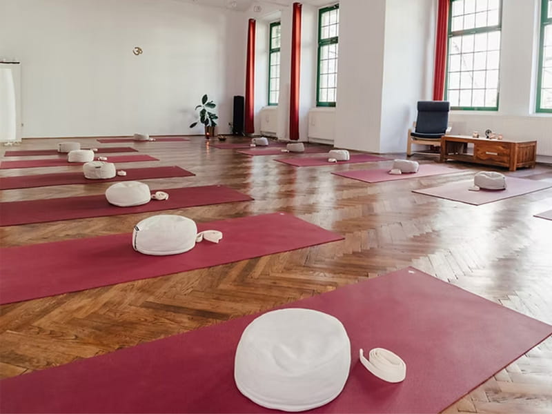 Yoga-Kundalini-Wien-im-9-Bezirk-mit-Martin im Yoga8 Studio 1 - 800x600 Kundalini Yoga in Vienna at Yoga8